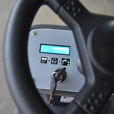 Высокопроизводительная поломоечная машина OXLIFT NR530 с управлением сидя